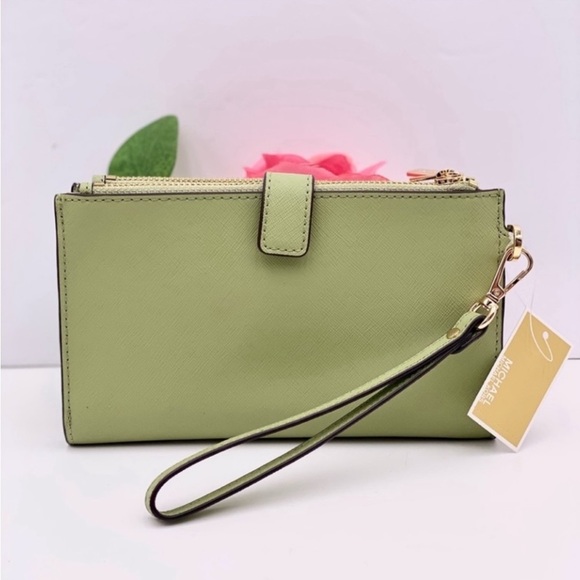 Michael Kors DoubleZip Wallet Wristlet
Phone Case - Picture 2 of 9